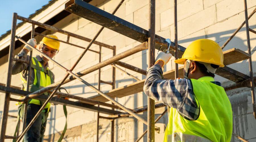 Professional gutter cleaning in Roll, AZ
